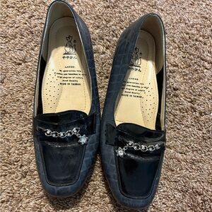 Yayakan dark grey mules